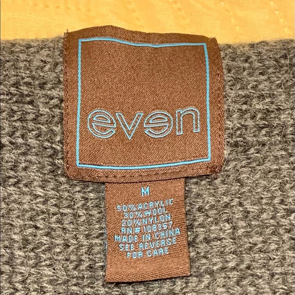 Sweater/Shrug - Picture 7 of 9